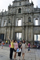 The delegation visits Macau